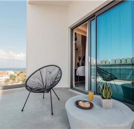 3 bedroom penthouse apartment with pool in Chania town, sleeps 6